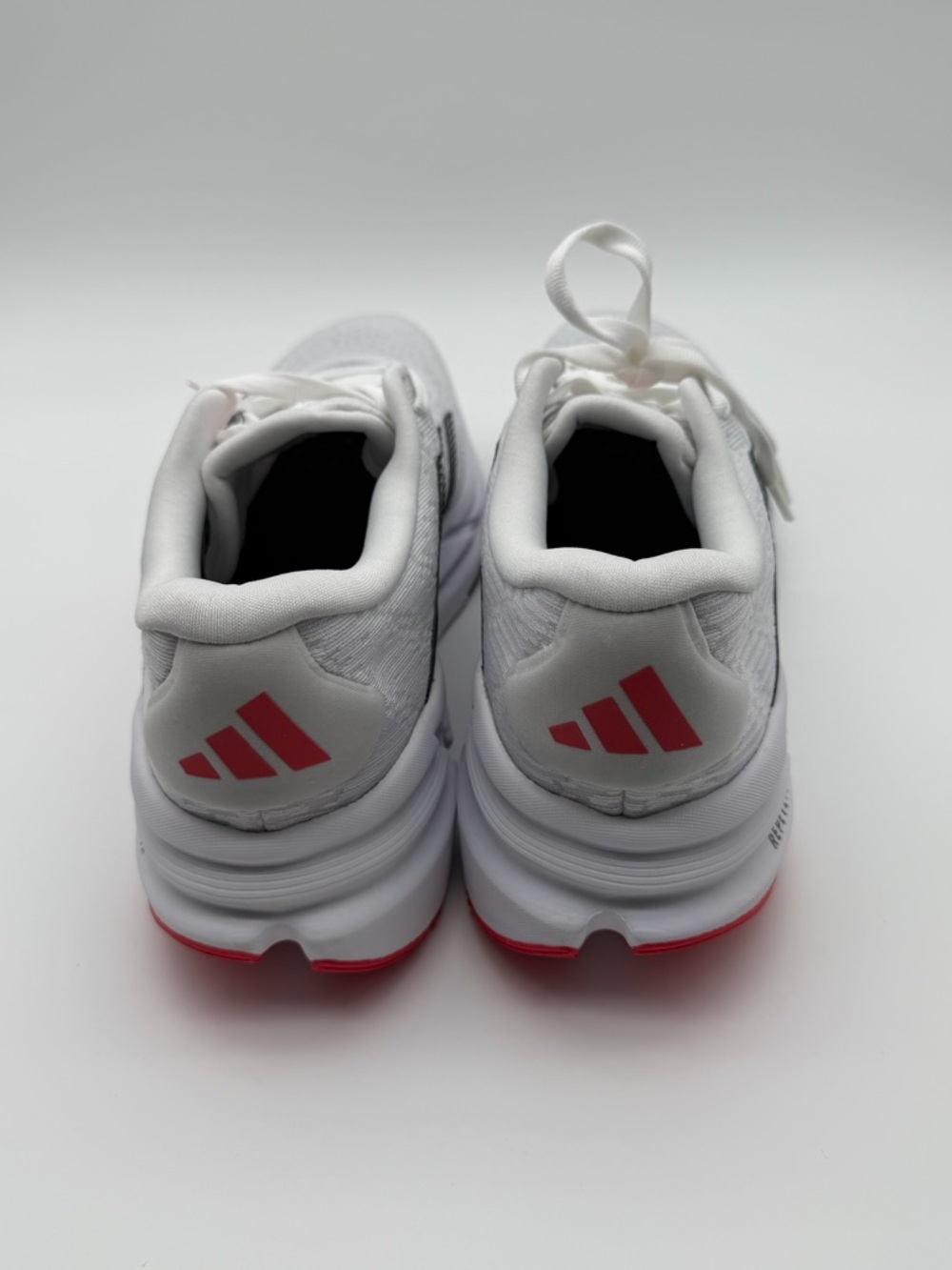 adidas ADISTAR Men’s Running Shoes White Black Red NWT JR0317 Size 10 - Picture 9 of 11